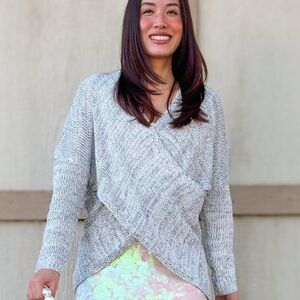 🎉HP🎉 Grey Crisscross Knit Sweater